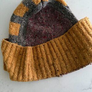 GORGEOUS UNISEX LIMITED EDITION BURBERRY WINTER HAT - MADE IN ITALY